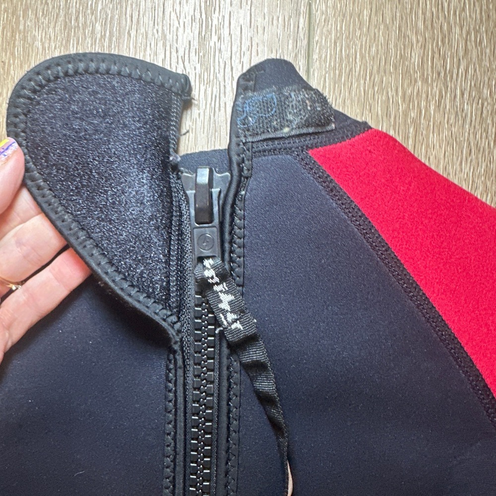 Wetsuit - Picture 11 of 12